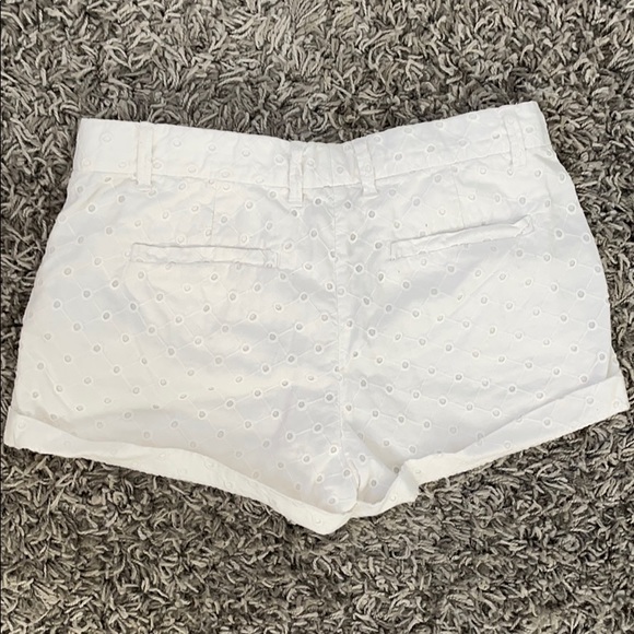 Gap white eyelit shorts size 0 - Picture 2 of 2